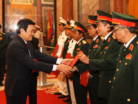 Phong quân hàm thượng tướng cho chín cán bộ