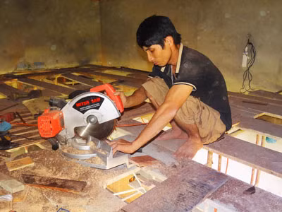 Cường 'mộc' vượt khó mưu sinh