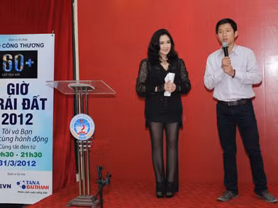 Thanh Lam diện đồ cá tính giao lưu cùng sinh viên