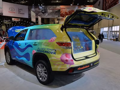 Ngỡ ngàng trước Toyota Highlander hóa thành... bể cá