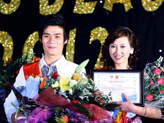 Lộ diện cặp đôi hoàn hảo Học viện Hành chính