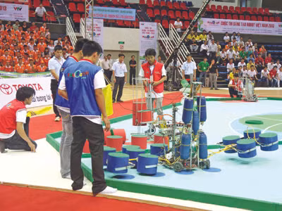 Một trong 4 đội tuyển robocon của ĐH Duy Tân