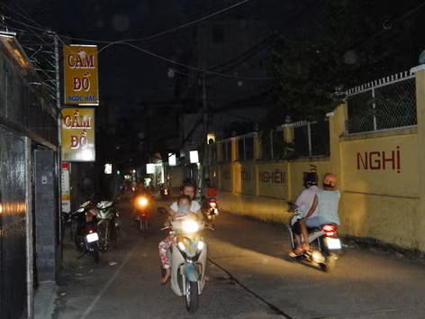 Đèn đường gắn để… ngắm chơi