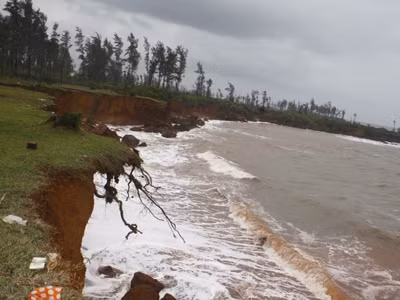 Sạt lở bờ biển ngày càng nặng