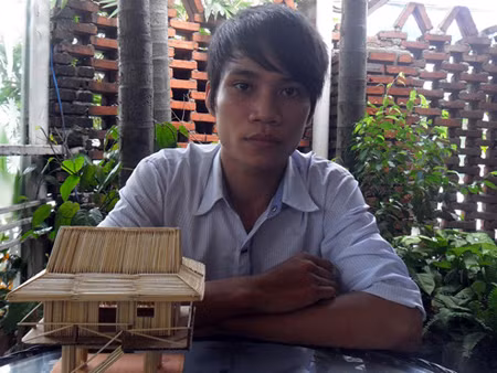 Chàng sinh viên nghèo và khát vọng từ những que tăm