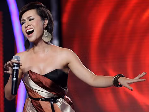 Uyên Linh gây nên cơn sốt trong cuộc thi Idol 2010. Ảnh: BHD.