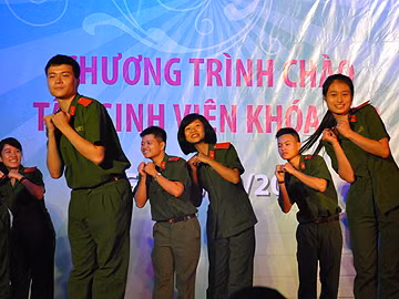 Màn đón ‘ma mới’ độc của sinh viên cảnh sát