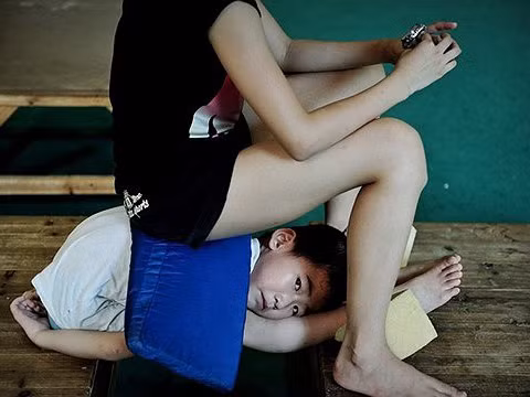 Khóc thét trong lò luyện VĐV nhí TQ