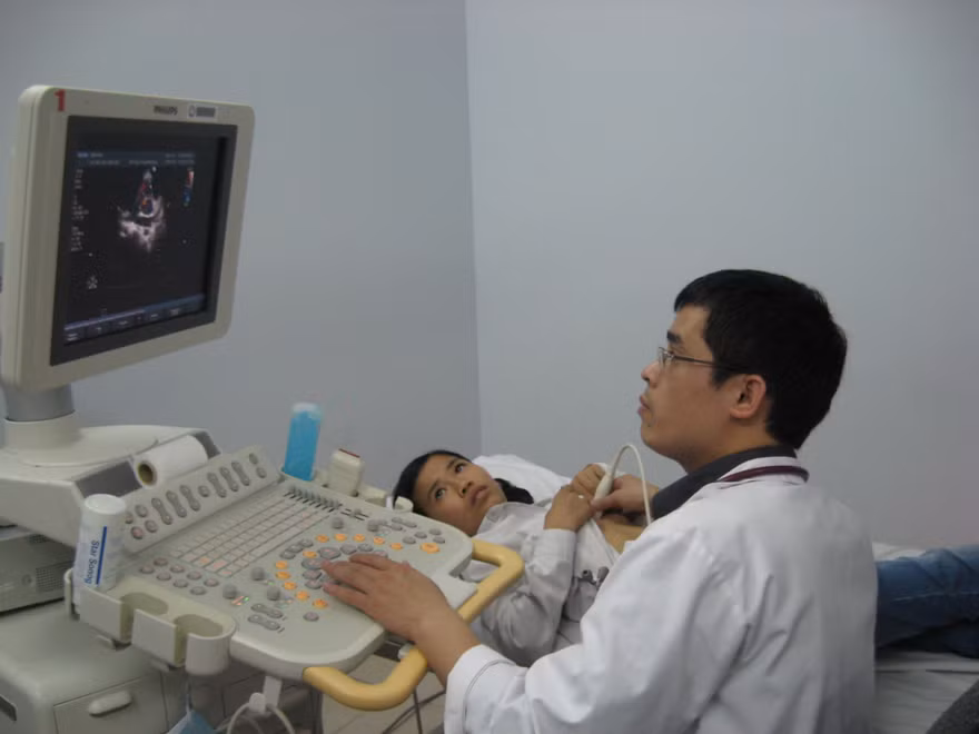 Gần100 trẻ bị tim bẩm sinh được khám và điều trị miễn phí