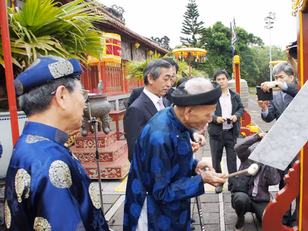 Bàn giao bộ bác chung, đặc khánh