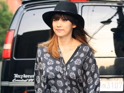 Lee Hyori diện váy rộng thùng thình che bụng bầu?
