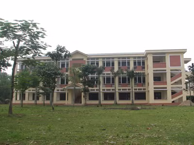 Ký túc xá bỏ không, học sinh thuê trọ ven sông