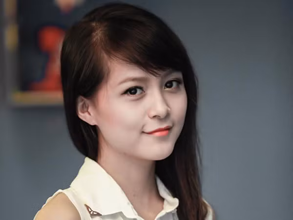 Hoa khôi iMiss Thăng Long -không hở vẫn gợi cảm