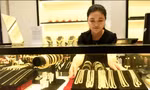 Giá vàng tiếp đà giảm, tỷ giá trung tâm lập đỉnh mới