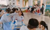 25 ca nghi ngộ độc ở trường tiểu học, có trẻ phải thở máy