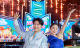 MC Phí Linh, Vũ Mạnh Cường dưới trời pháo hoa ở concert Thanh xuân 