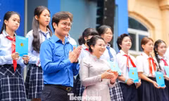 Những món quà đặc biệt trong ngày khai giảng của học sinh ba miền