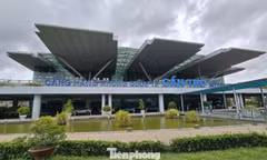 Bài viết phân tích các đề xuất dời trung tâm hành chính và xây sân bay mới của Cần Thơ, nhấn mạnh tầm quan trọng của cân nhắc chi phí và lợi ích thực tế.