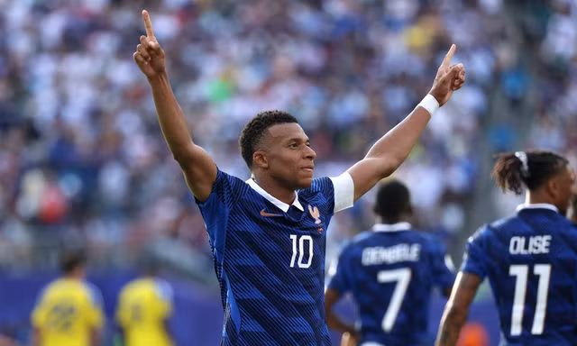 Mbappe rực sáng, Pháp hạ Thụy Điển 3-0