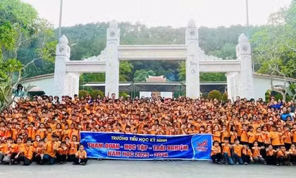 Đưa hàng nghìn học sinh đi tham quan 'chui'