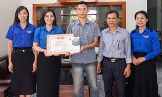 Hải Phòng tặng bằng khen thanh niên dũng cảm cứu cháu bé trước mũi tàu hỏa