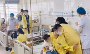 Nhiều trẻ nhỏ nhập viện vì cúm A: Cảnh báo nguy cơ biến chứng nặng
