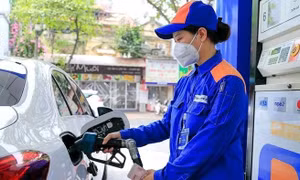 Giá xăng giảm mạnh vào ngày mai?