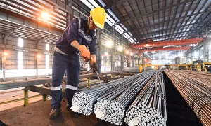 Doanh nghiệp 'đứng ngồi không yên' vì giá thép 'nhảy múa' theo xăng dầu 