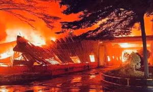 ‘Biển lửa’ bao trùm công ty gỗ rộng hơn 1,7 ha ở TPHCM