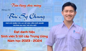Hành trình bứt phá nghịch cảnh để tự tay vẽ lại vạch xuất phát của nam sinh vùng biên giới