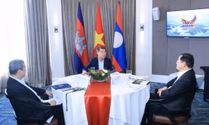 Thủ tướng Lê Minh Hưng ăn sáng và làm việc cùng Thủ tướng Lào, Campuchia