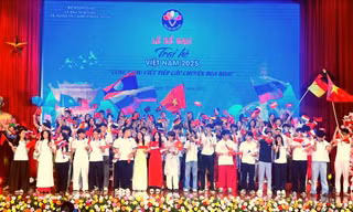 Trải nghiệm đáng nhớ của thanh thiếu niên kiều bào về 'hành trình lịch sử'