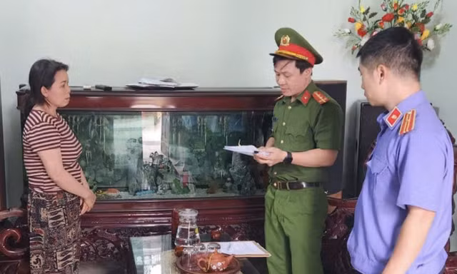 Khởi tố 3 đối tượng sản xuất hơn 2 tấn miến giả ở Hưng Yên