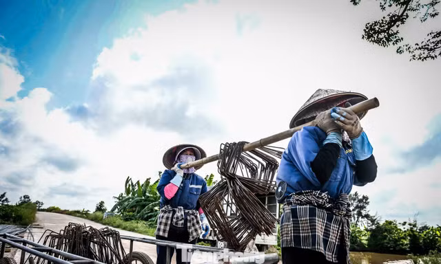 Công nhân hối hả giữa trời nắng đổ lửa tại dự án trọng điểm ở Ninh Bình