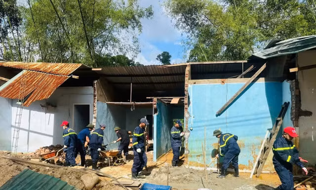 Chiến dịch Quang Trung: Công an thần tốc dựng lại nhà cho người dân vùng bão lũ