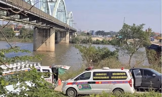 Phát hiện thi thể phụ nữ trôi dạt trên sông Đáy