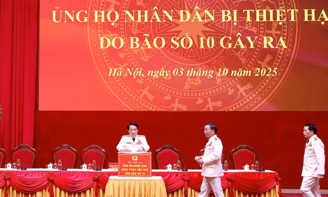 Bộ Công an ủng hộ 28 tỷ đồng giúp nhân dân khắc phục hậu quả bão lũ