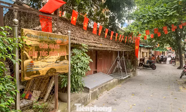 Độc đáo cửa hàng cắt tóc nằm sâu dưới lòng đất ở Ninh Bình 