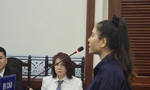 Đinh Thị Thanh Tuyền tại phiên tòa. 