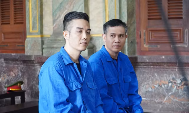 Anh em 'nhà Asanzo' tại phòng xử án.