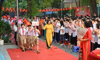 Hà Nội: Nhìn lại ngày khai trường rộn rã của thầy cô và học trò trường THCS Vân Hồ