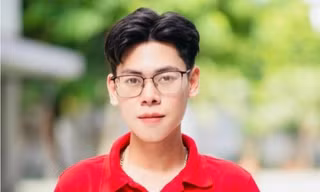 Chọn nghề bằng trái tim: Hành trình vượt định kiến của thầy giáo từng bị hỏi 'Con trai học Văn làm được gì?'