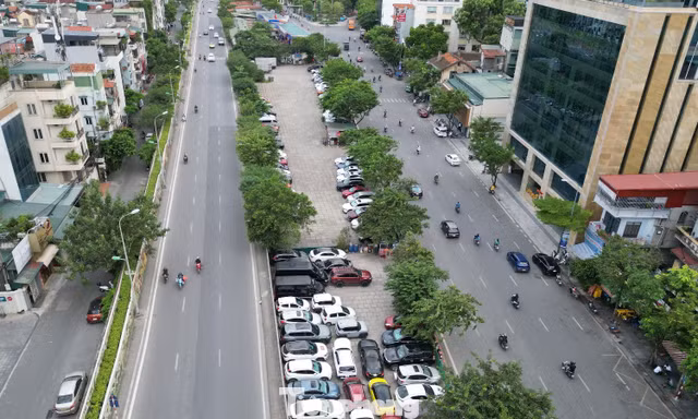 Cận cảnh vị trí đề xuất làm bãi xe cao tầng thay thế bãi xe gầm cầu bị đóng cửa