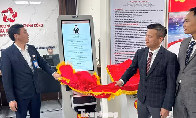 Xã đầu tiên ở Hưng Yên có thiết bị công nghệ hỗ trợ làm thủ tục hành chính công