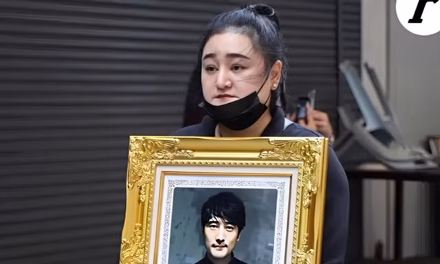 Đám tang nam ca sĩ thi thể bị trôi sông