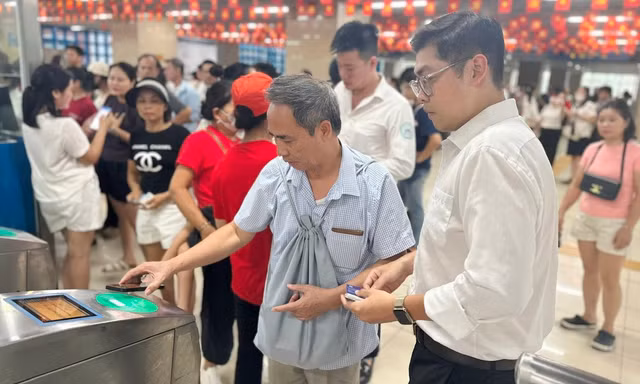 Dừng bán vé tháng, vé ngày trên tàu điện Cát Linh - Hà Đông từ ngày 10/11