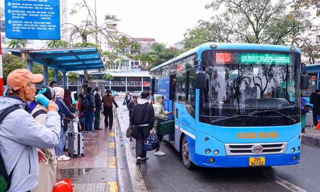 Hơn 360 nghìn khách đi xe buýt miễn phí dịp Tết