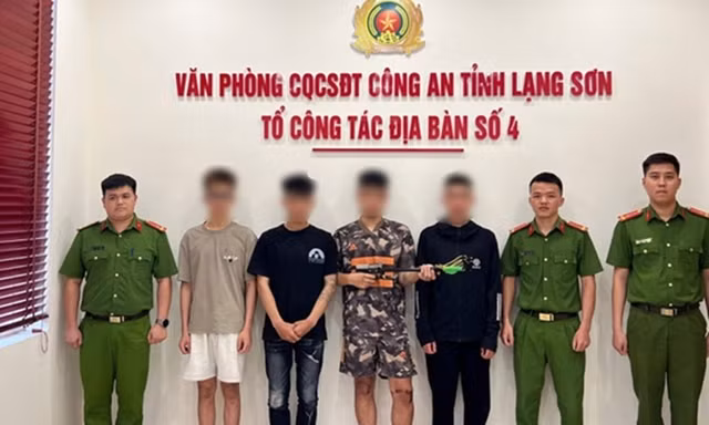Bắt nhóm thanh niên chạy xe máy hỗn chiến trên đường