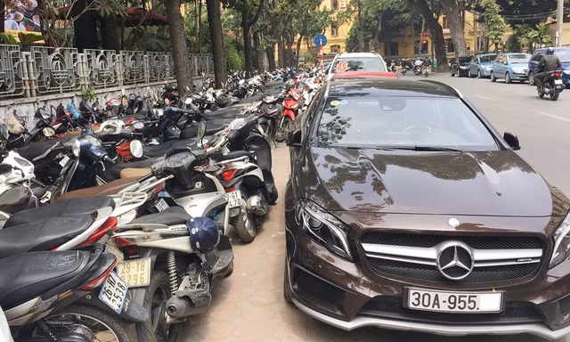 Hà Nội kiểm tra, chấn chỉnh hoạt động trông giữ phương tiện, lấn chiếm lòng đường