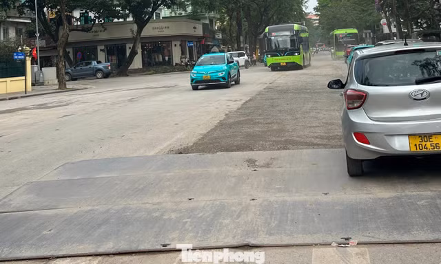 Mặt đường tại các công trình chống ngập hoàn trả sơ sài, nham nhở